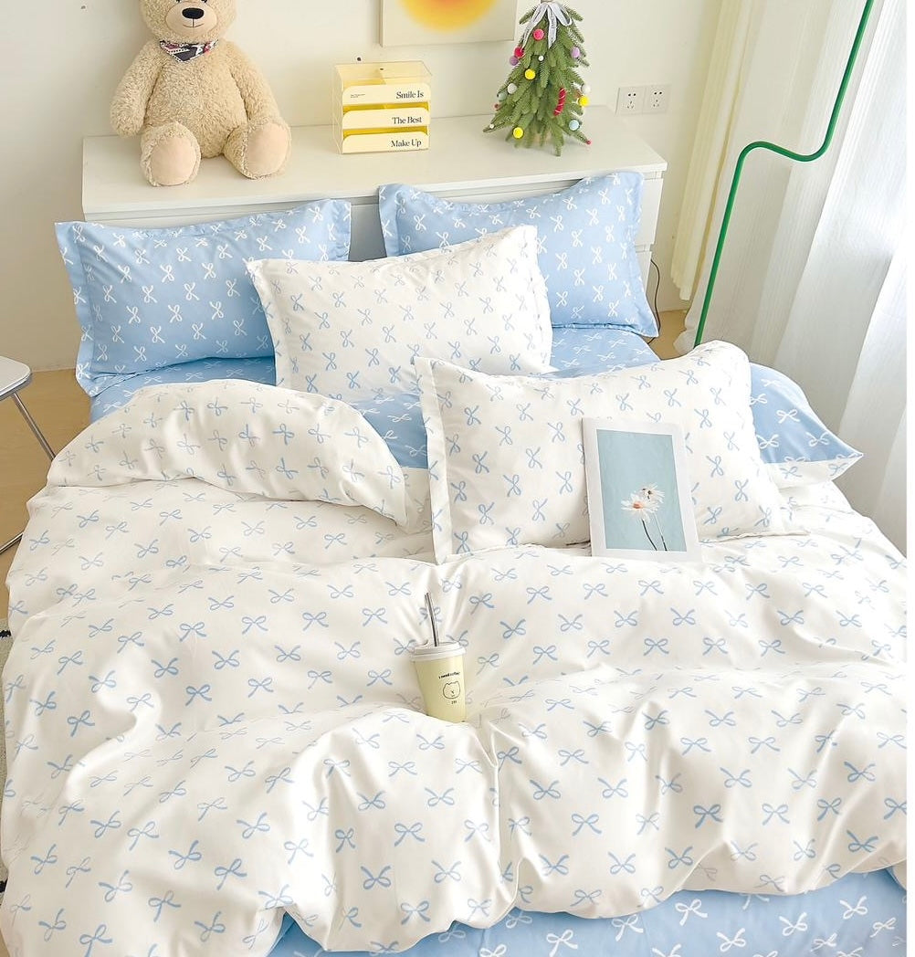 Lenjerie de pat dublu, Pucioasa, cearceaf cu elastic, Bumbac Finet, 6 piese, Alb-Albastru, LJP39