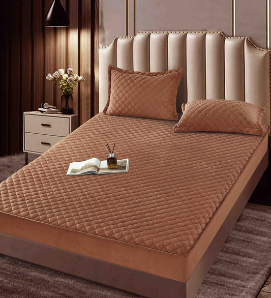 Husă Catifea TOPPER cu Elastic + 2 fețe de pernă, 180x200 , Maro , HT21