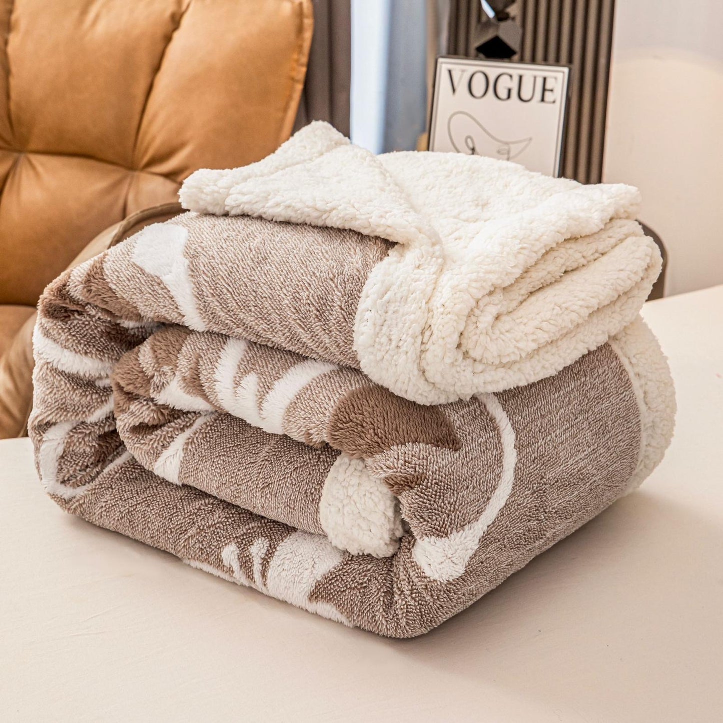 Patura groasa Cocolino cu blăniță, 200x230, Model Fluturi 3D, Maro, cod PTR11