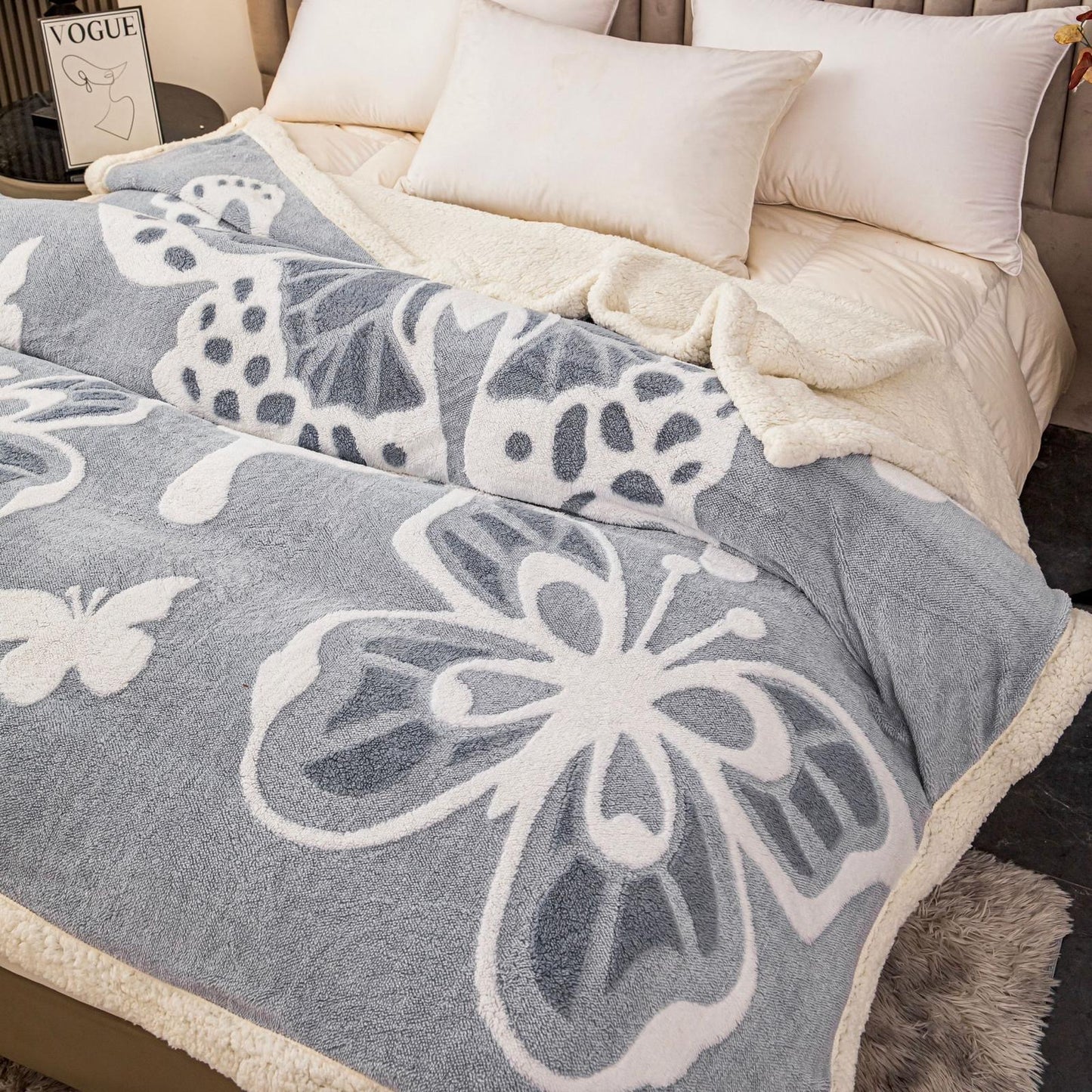 Patura groasa Cocolino cu blăniță, 200x230, Model Fluturi 3D, Gri deschis, cod PTR16