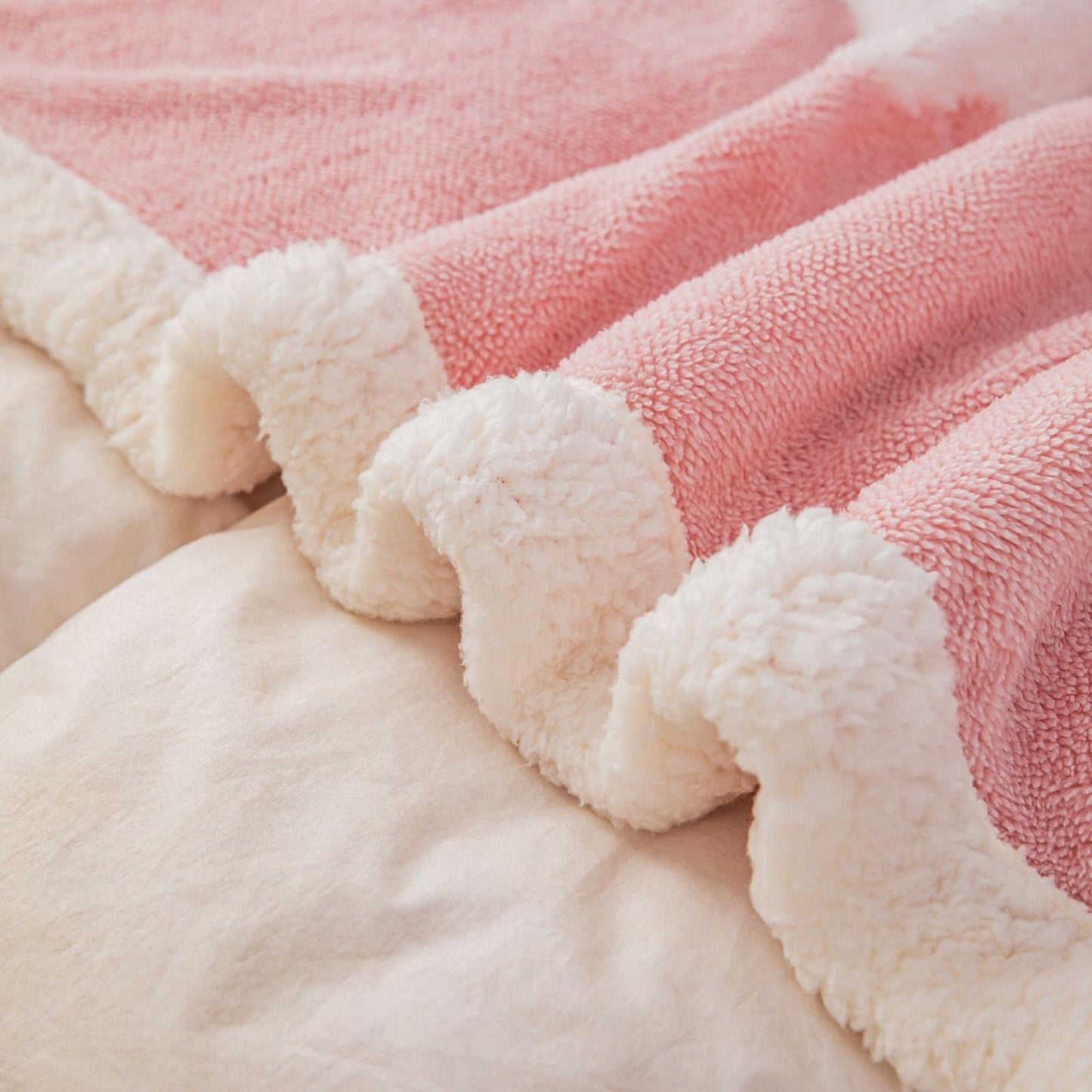 Patura groasa Cocolino cu blăniță, 200x230, Model Fluturi 3D, Roz, cod PTR17