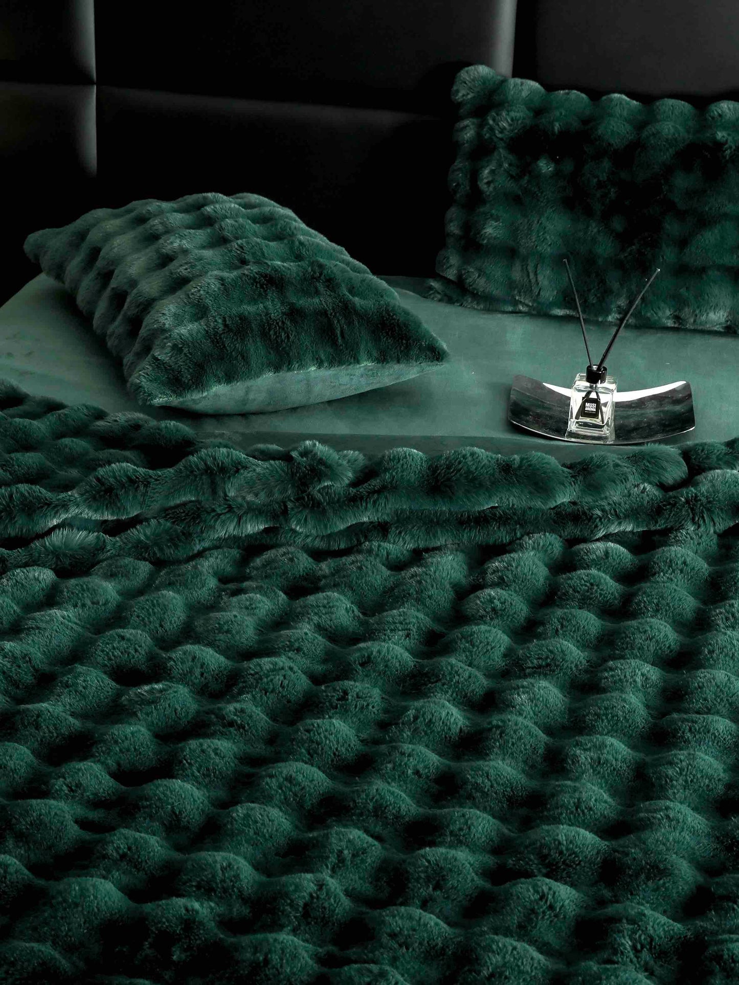 Lenjerie pat dublu, din Blanita artificiala de Iepure, Pufoasa, 6 piese, Verde Smarald, LJB40